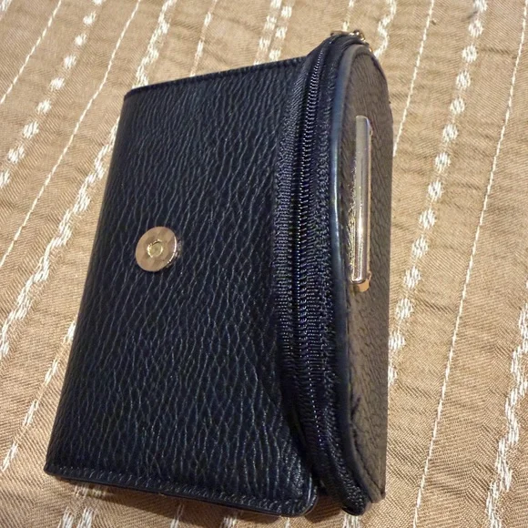 Poppy & Peonies Elegant Black Crossbody Bag - Picture 5 of 5